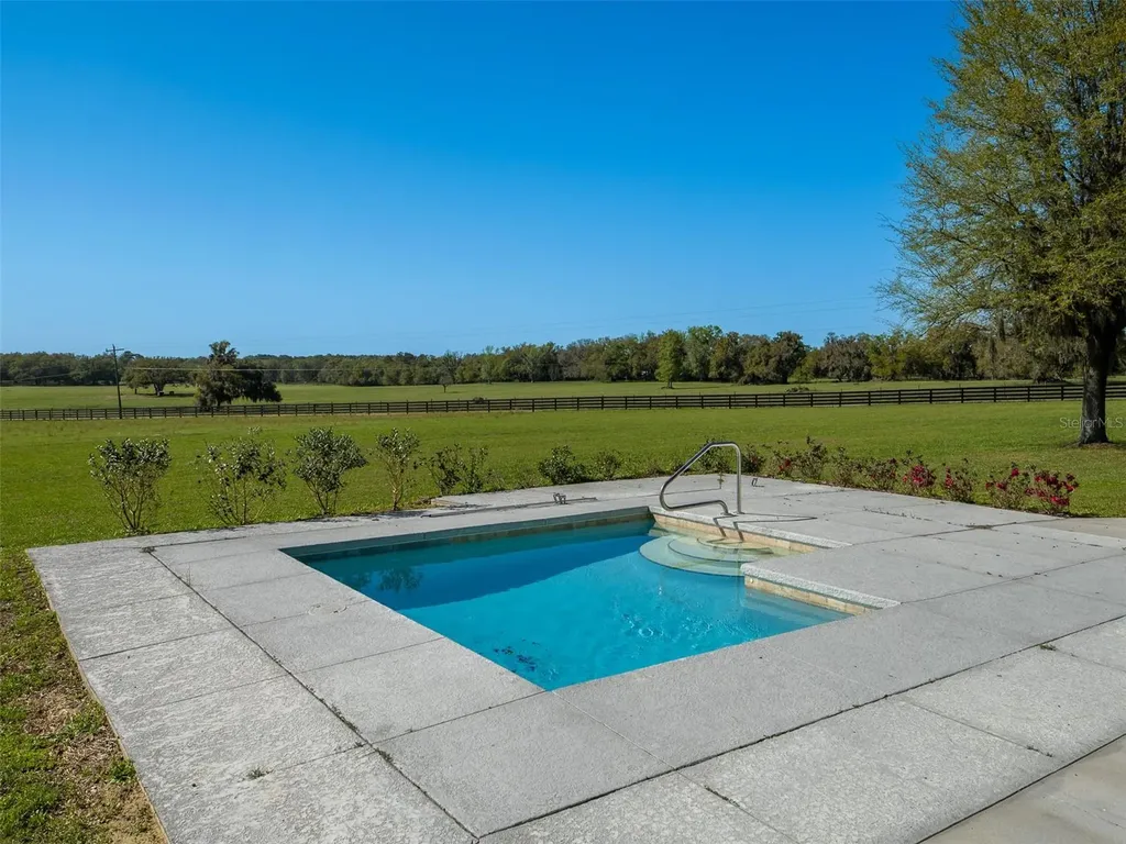 15157 NW 112th Place Road Morriston FL 32668