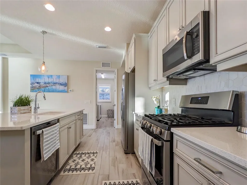 1045 Crosswind Avenue Sarasota FL 34240