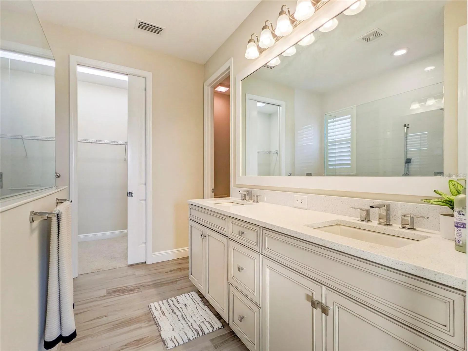1045 Crosswind Avenue Sarasota FL 34240