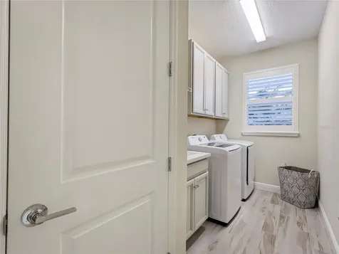 1045 Crosswind Avenue Sarasota FL 34240