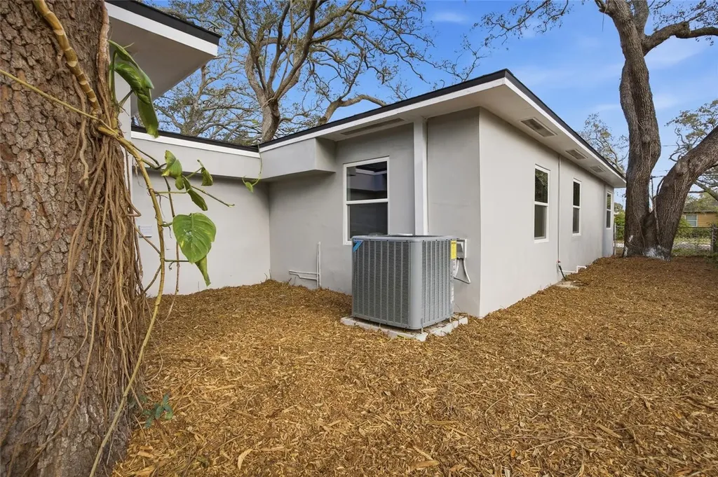 1149 Woodlawn Street Clearwater FL 33756
