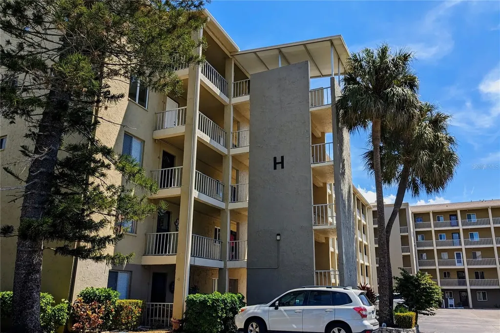 3807 Lake Bayshore Drive Bradenton FL 34205