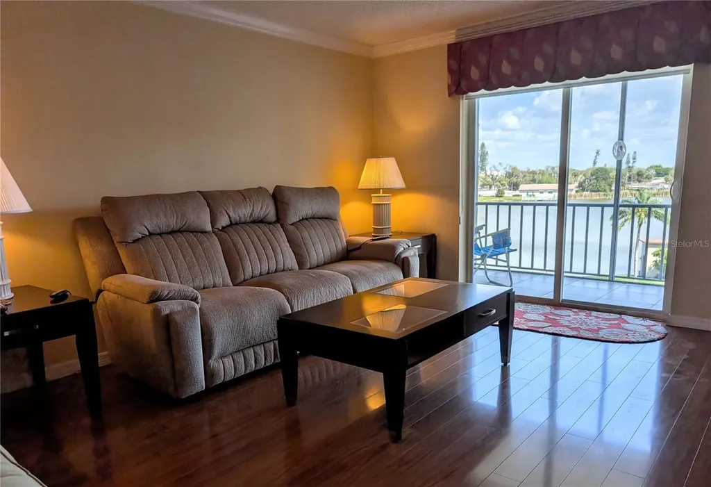 3807 Lake Bayshore Drive Bradenton FL 34205