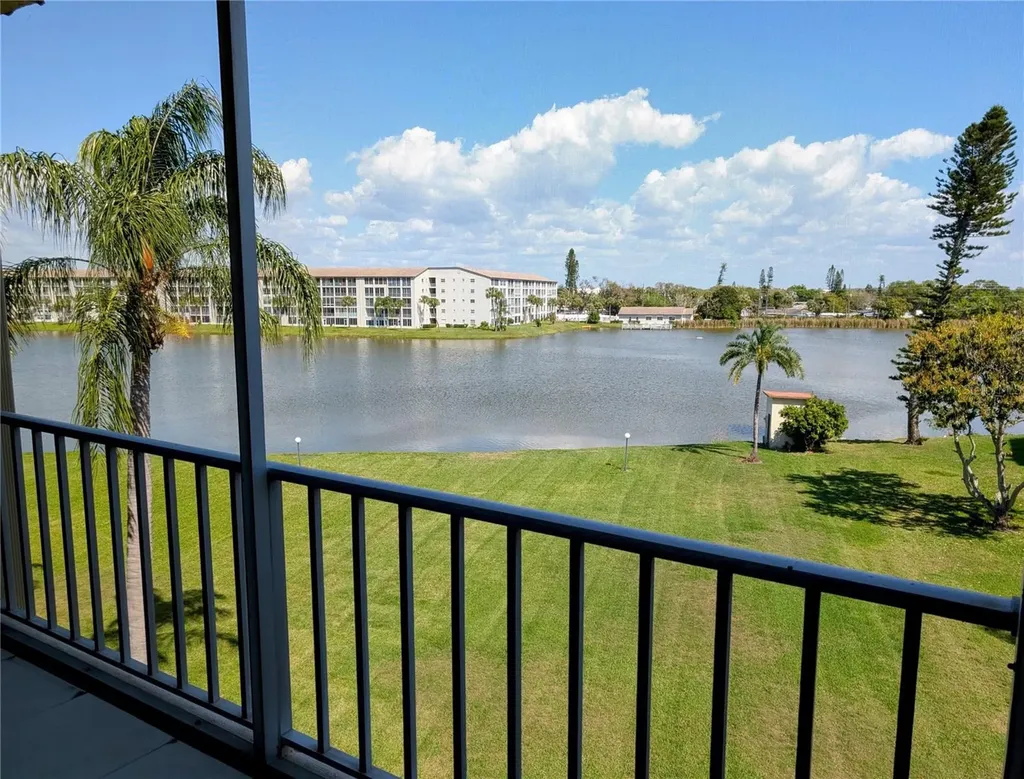 3807 Lake Bayshore Drive Bradenton FL 34205
