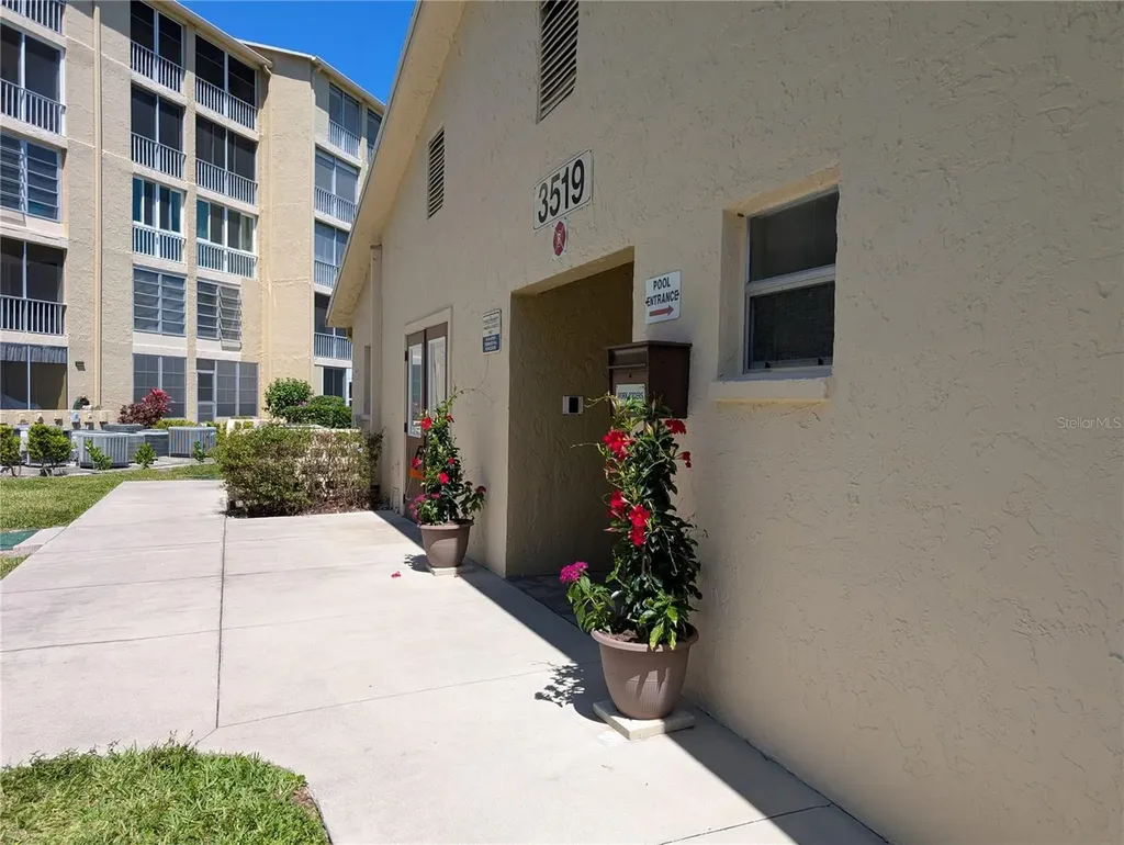 3807 Lake Bayshore Drive Bradenton FL 34205