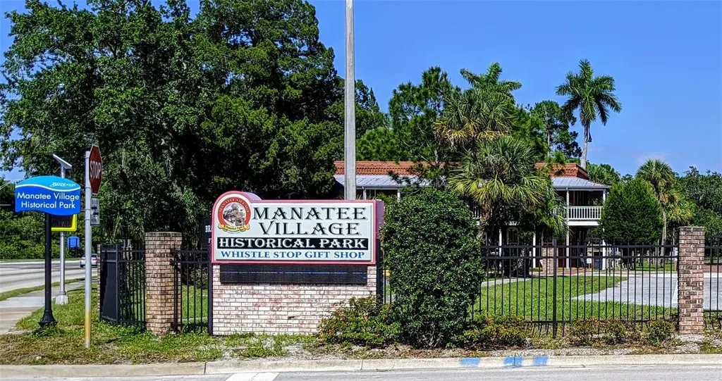 3807 Lake Bayshore Drive Bradenton FL 34205