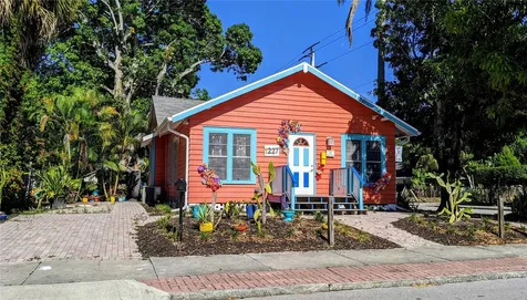 3807 Lake Bayshore Drive Bradenton FL 34205
