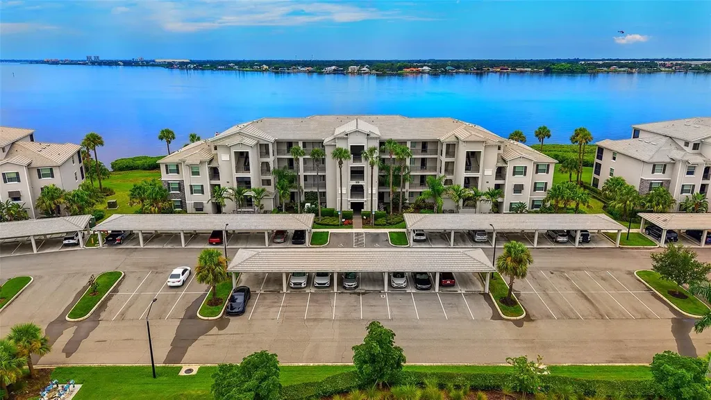 1010 Tidewater Shores Loop Bradenton FL 34208