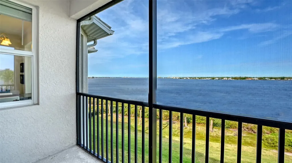 1010 Tidewater Shores Loop Bradenton FL 34208