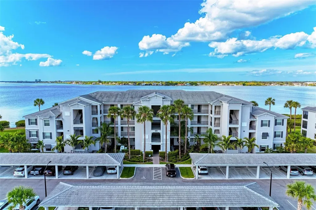 1010 Tidewater Shores Loop Bradenton FL 34208