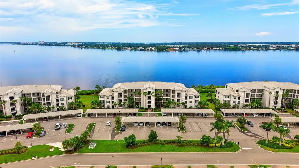 1010 Tidewater Shores Loop Bradenton FL 34208