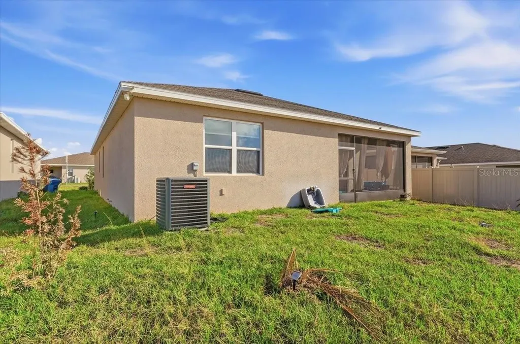 596 Hennepin Loop Lake Wales FL 33898
