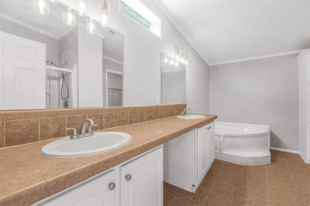 7706 23rd Street Zephyrhills FL 33540