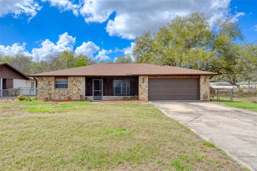 27727 Lois Drive Tavares FL 32778