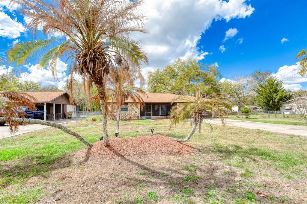 27727 Lois Drive Tavares FL 32778