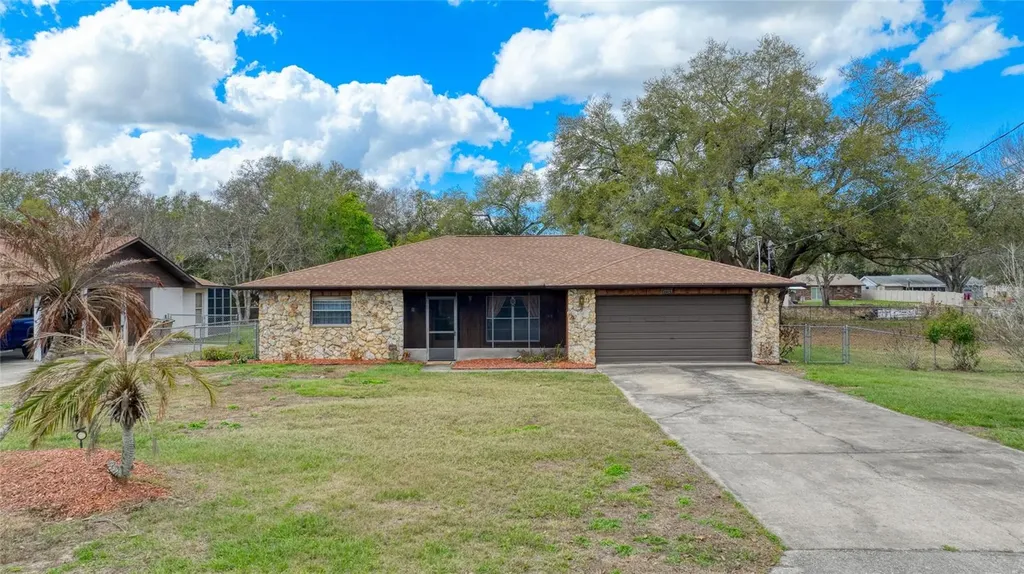 27727 Lois Drive Tavares FL 32778