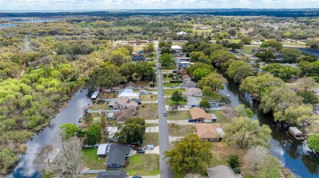 27727 Lois Drive Tavares FL 32778