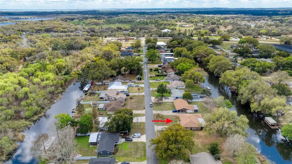 27727 Lois Drive Tavares FL 32778