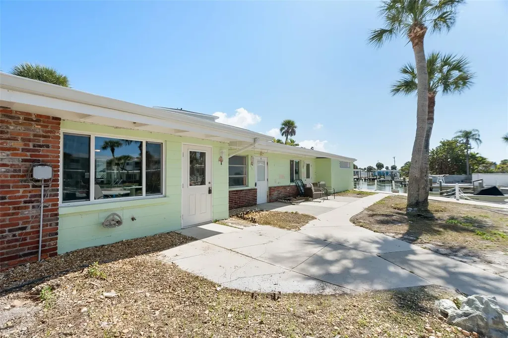 1385 Gulf Boulevard Englewood FL 34223