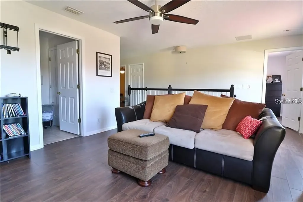 10217 Dolce Vista Drive NE St Petersburg FL 33702