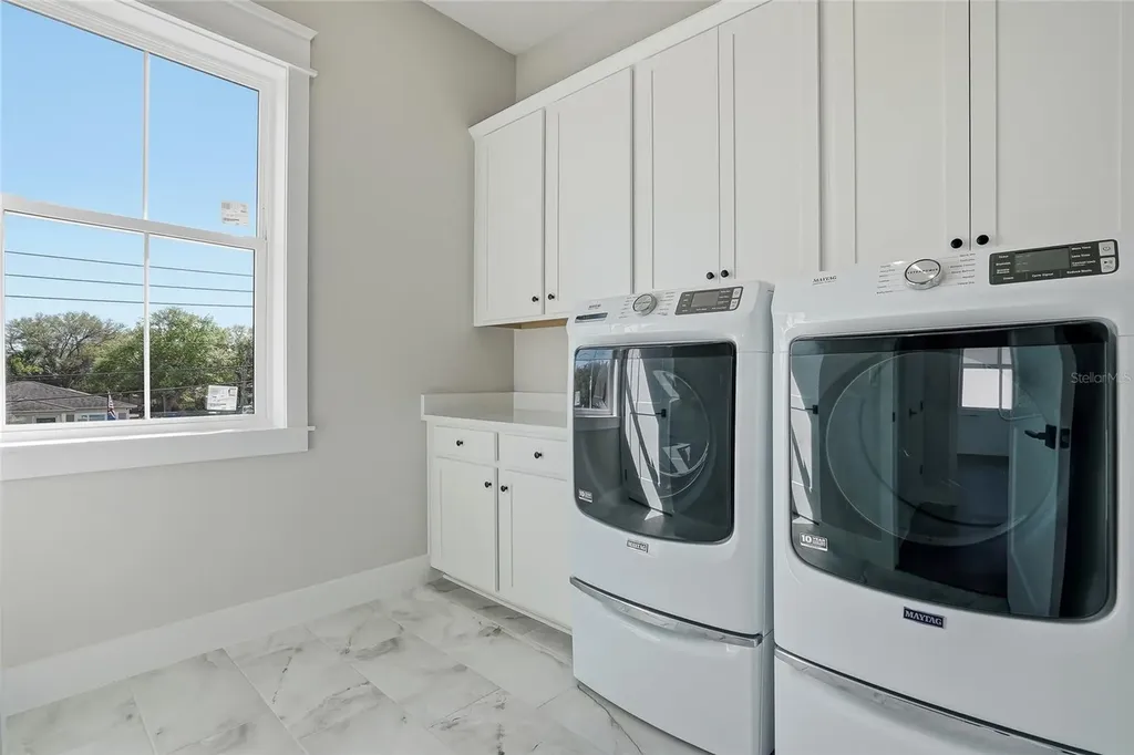 879 53rd Avenue N St Petersburg FL 33703