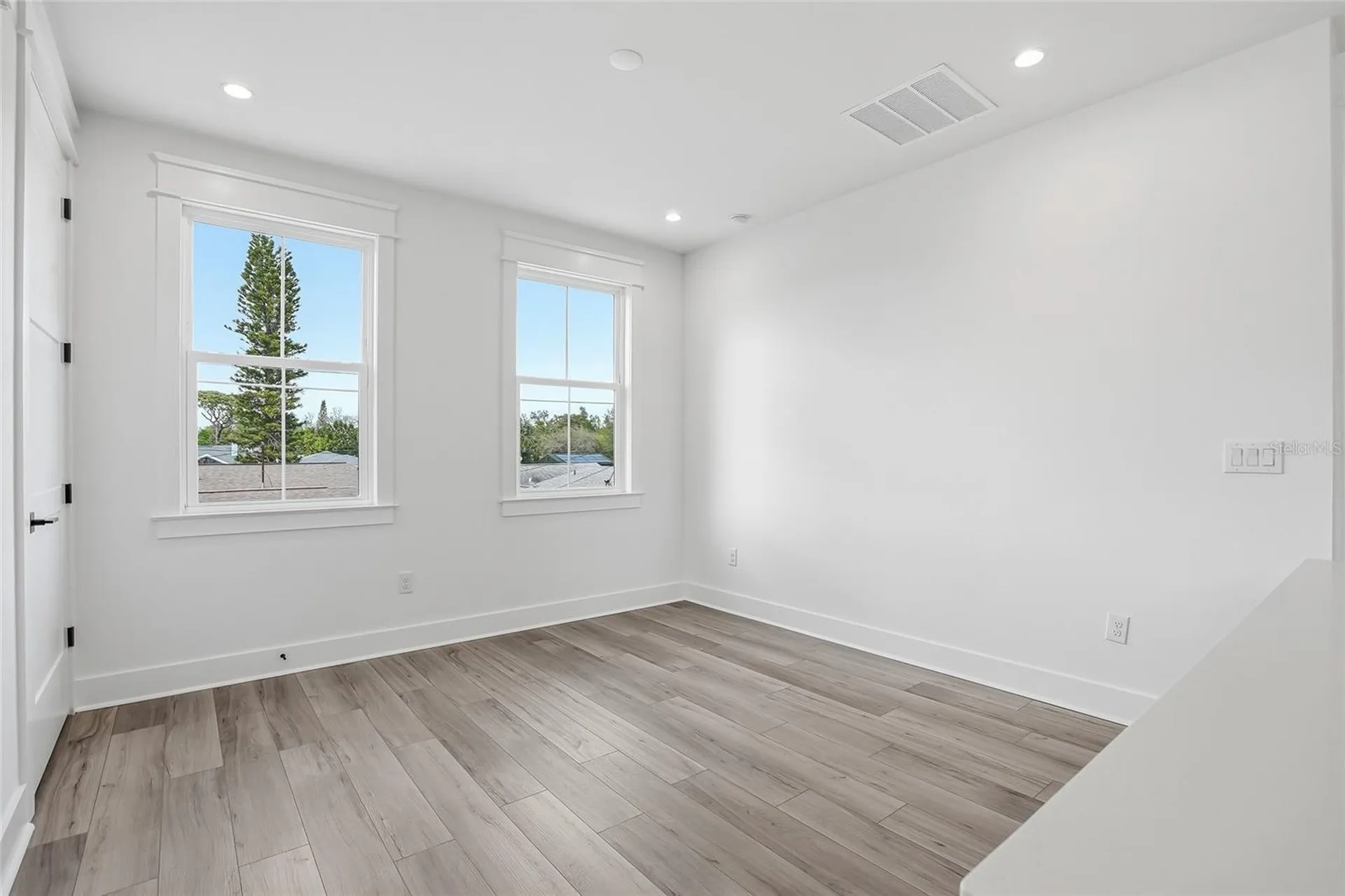 879 53rd Avenue N St Petersburg FL 33703