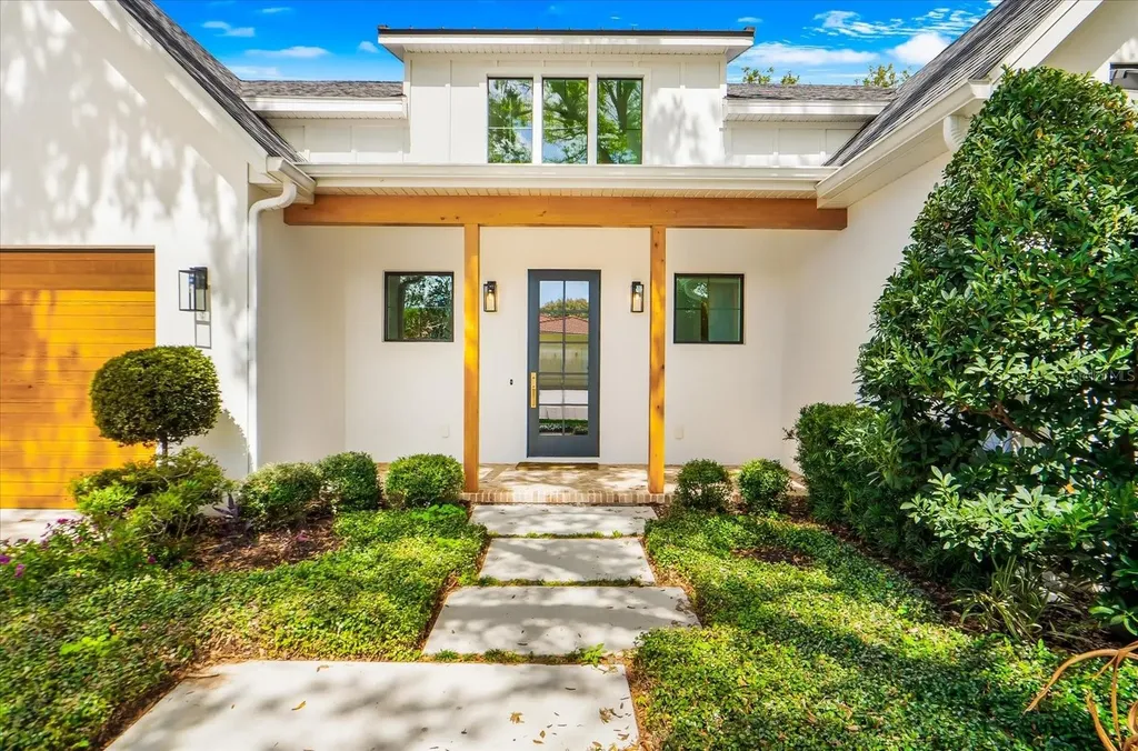 2135 Datura Street Sarasota FL 34239