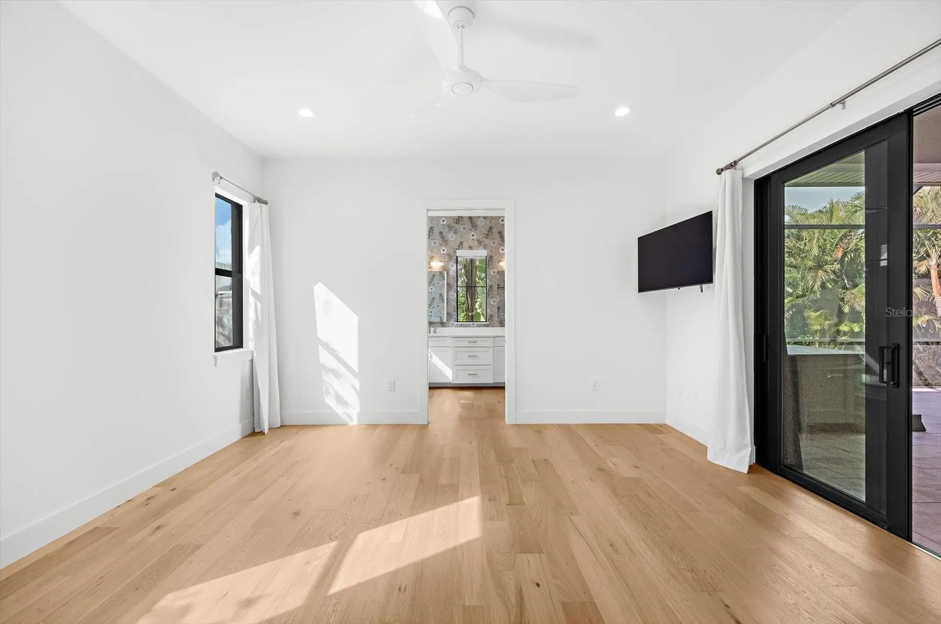 2135 Datura Street Sarasota FL 34239