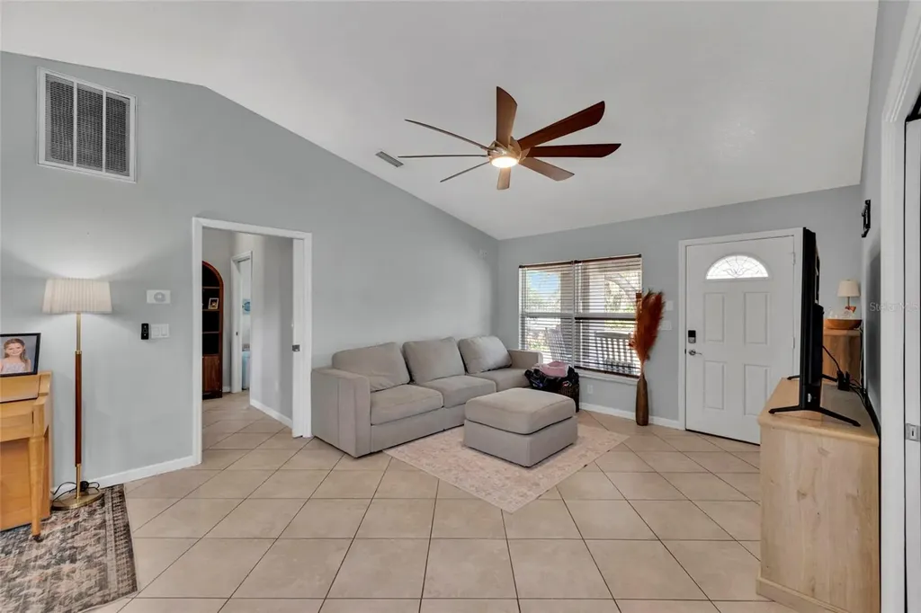 1811 Butch Cassidy Trail Wimauma FL 33598