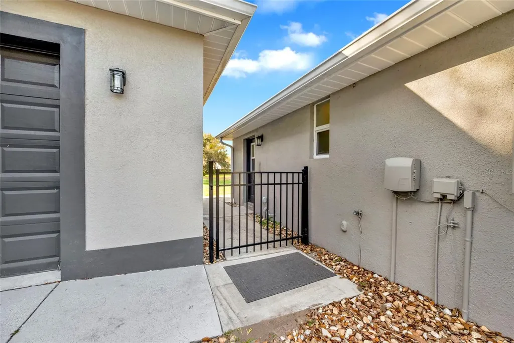 1811 Butch Cassidy Trail Wimauma FL 33598