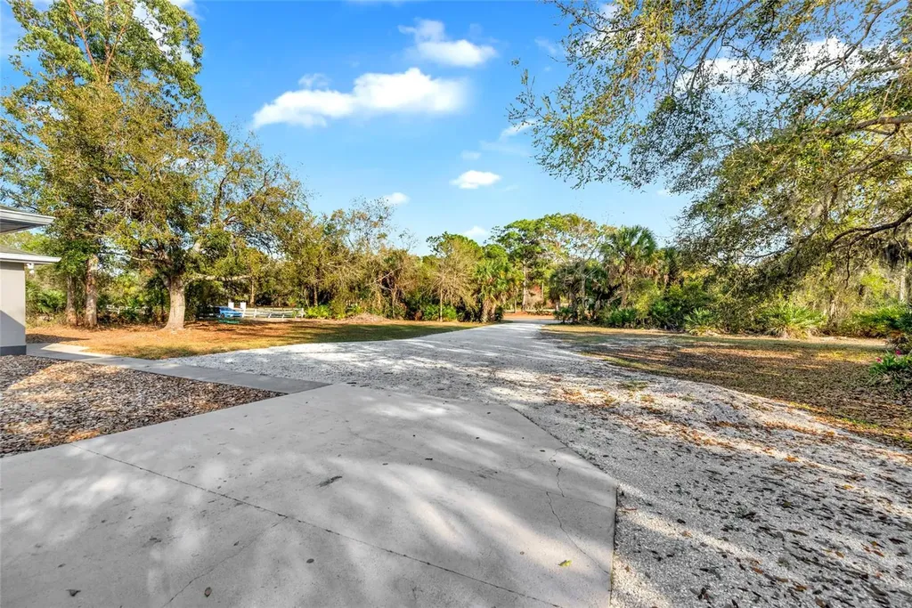 1811 Butch Cassidy Trail Wimauma FL 33598