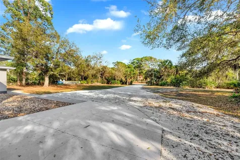 1811 Butch Cassidy Trail Wimauma FL 33598