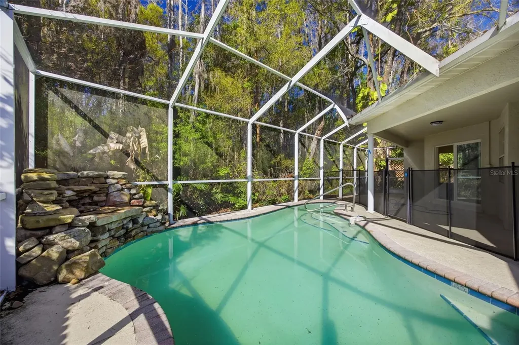 812 Crestridge Drive Tarpon Springs FL 34688
