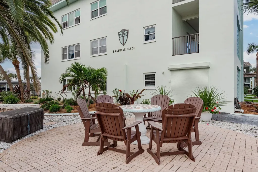 8 Glencoe Place Dunedin FL 34698