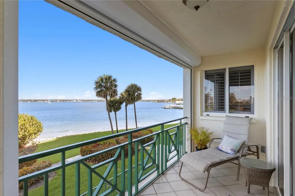 4717 Dolphin Cay Lane S St Petersburg FL 33711
