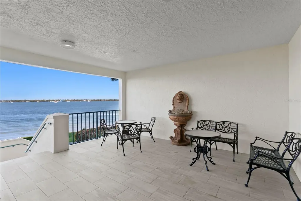 4717 Dolphin Cay Lane S St Petersburg FL 33711