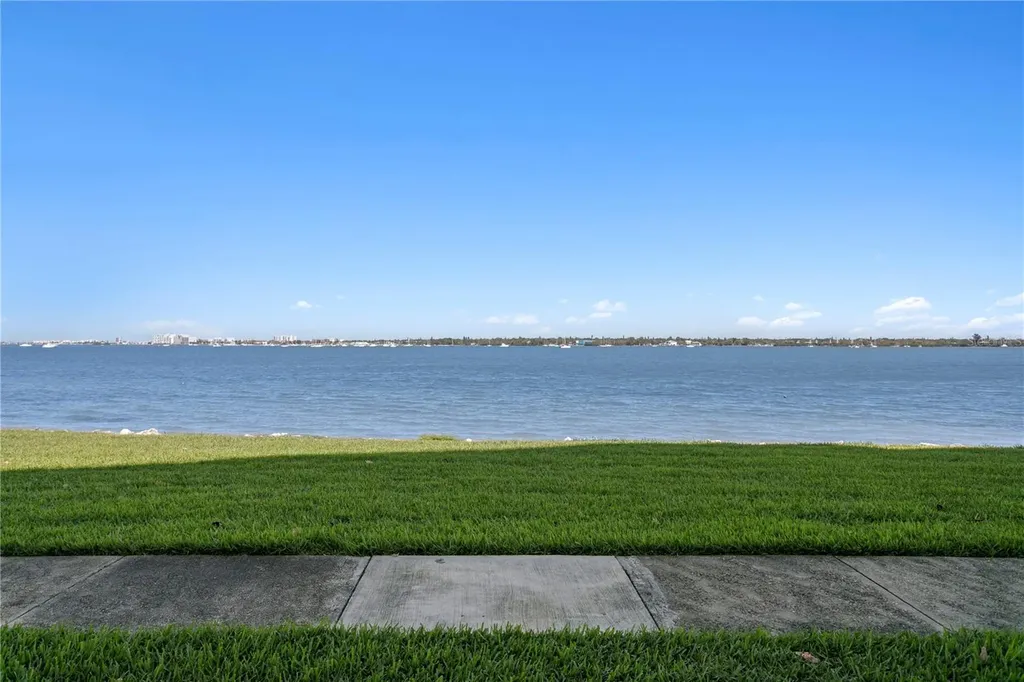 4717 Dolphin Cay Lane S St Petersburg FL 33711