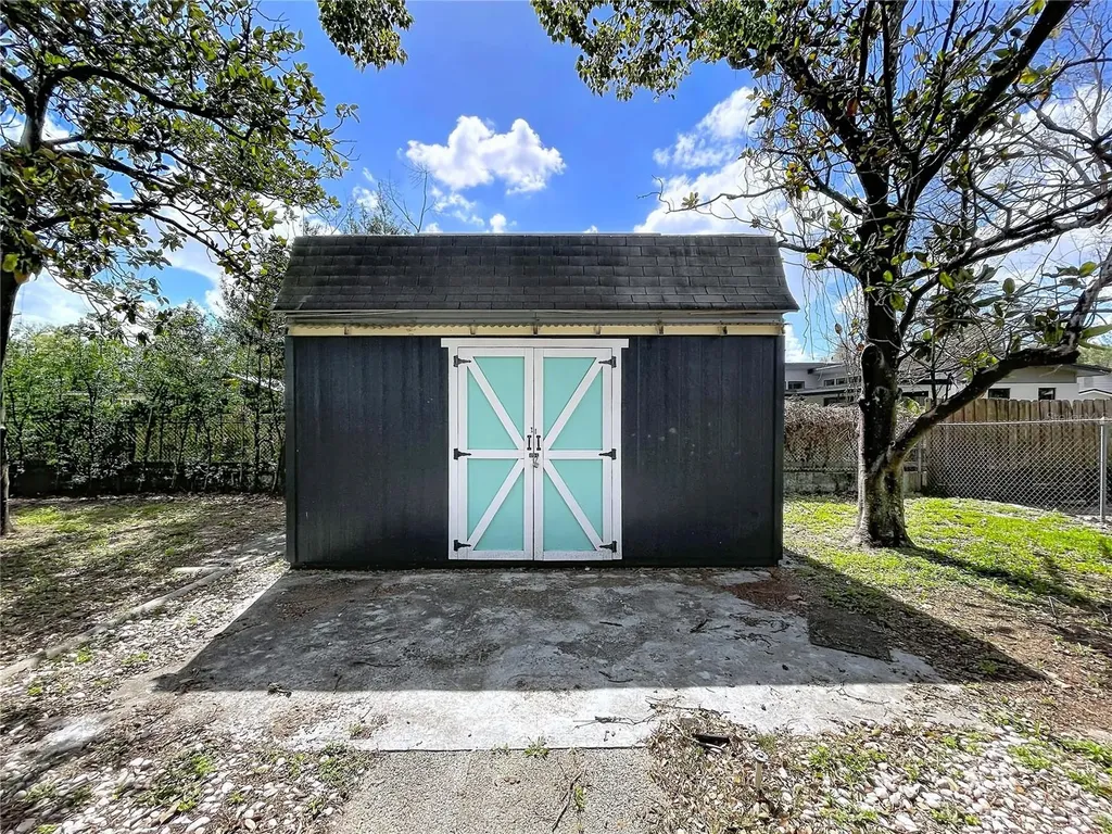 1415 E Idlewild Avenue Tampa FL 33604