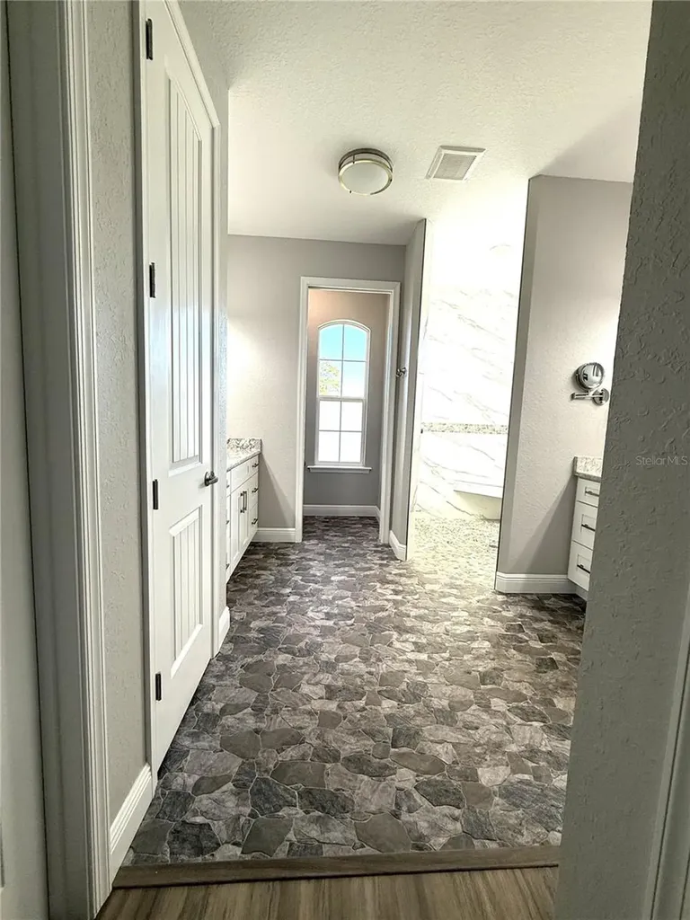 17898 SW 72nd Street Road Dunnellon FL 34432
