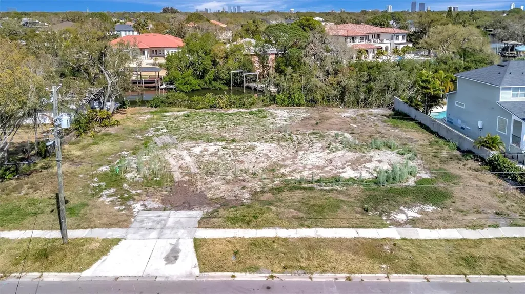 2618 S Dundee Street Tampa FL 33629
