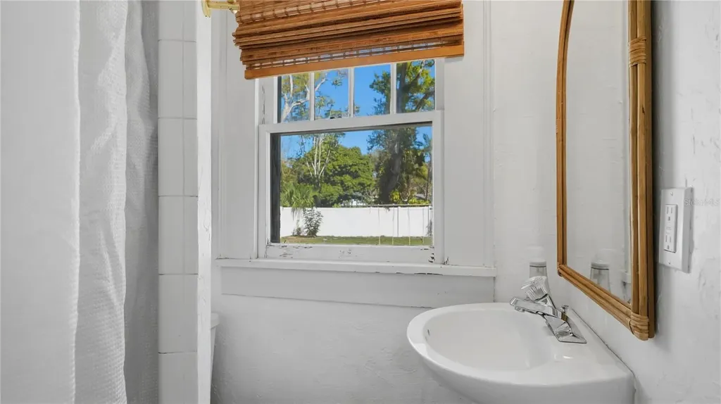2722 2nd Avenue W Bradenton FL 34205