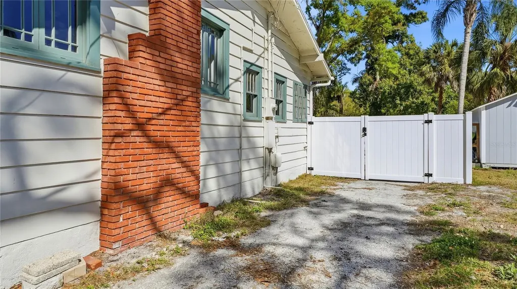 2722 2nd Avenue W Bradenton FL 34205