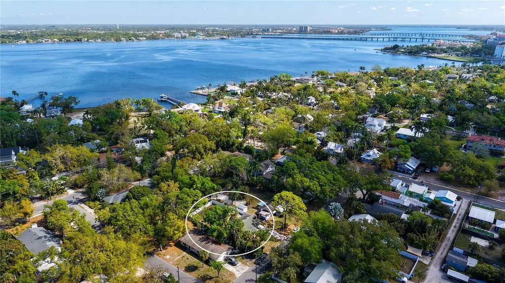 2722 2nd Avenue W Bradenton FL 34205