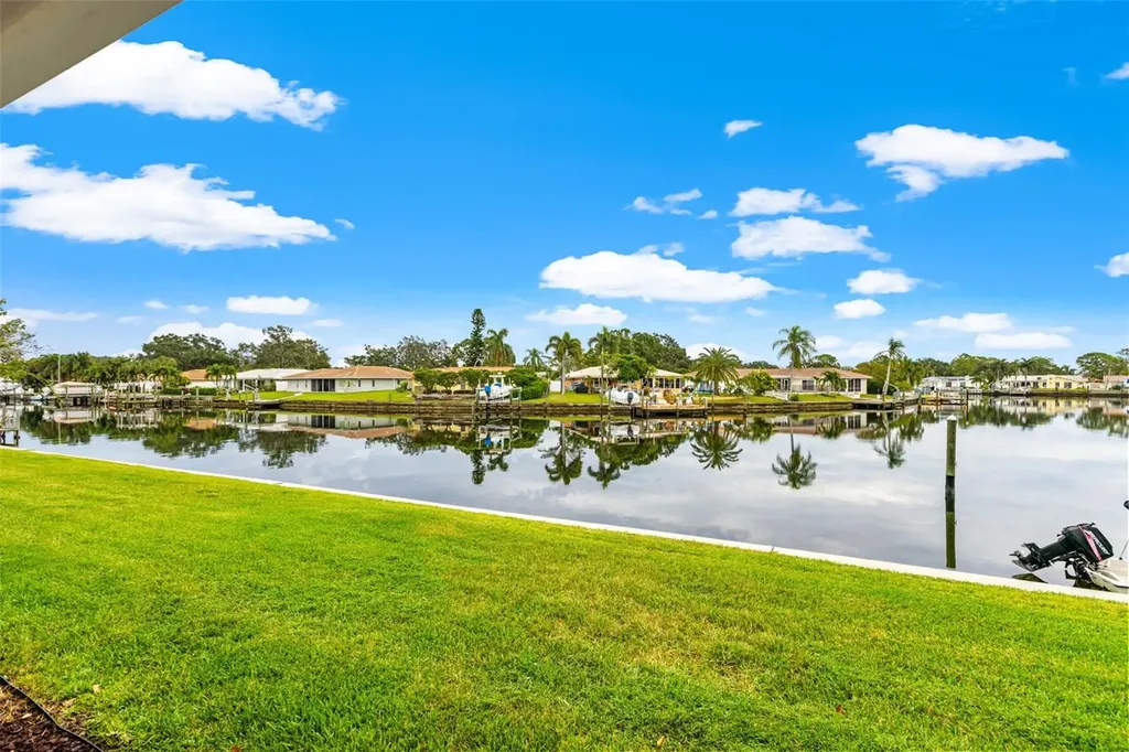 6490 Cape Hatteras Way NE St Petersburg FL 33702
