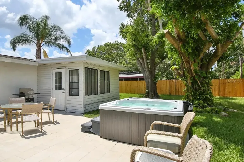 5622 S Lockwood Ridge Road Sarasota FL 34231