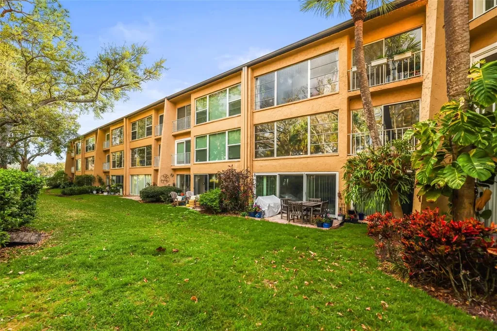 225 Country Club Drive Largo FL 33771