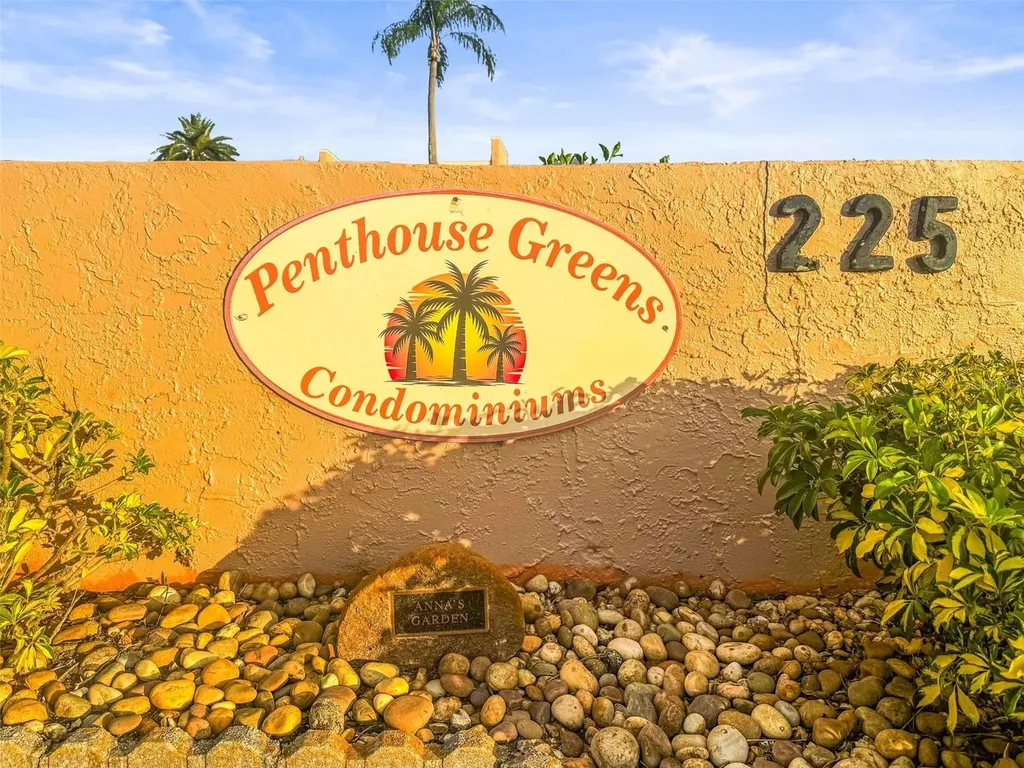 225 Country Club Drive Largo FL 33771