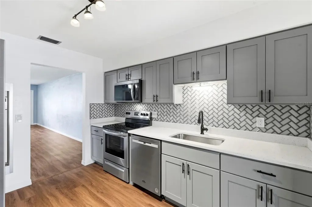 5155 9th Avenue N St Petersburg FL 33710