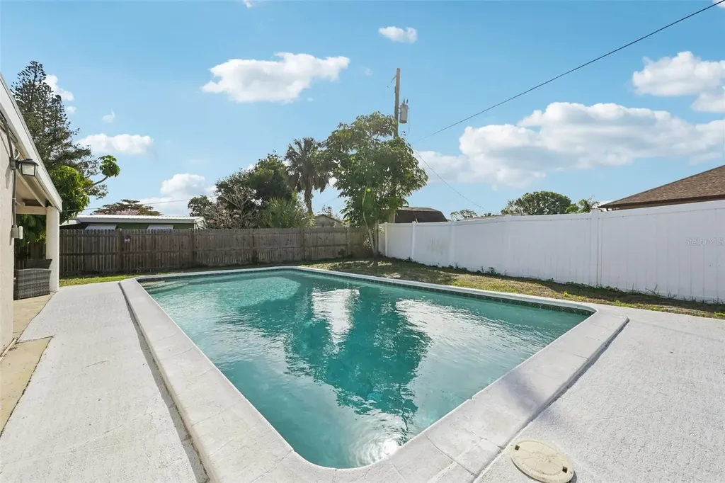 2416 Emory Avenue Bradenton FL 34207