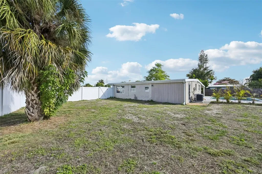 2416 Emory Avenue Bradenton FL 34207